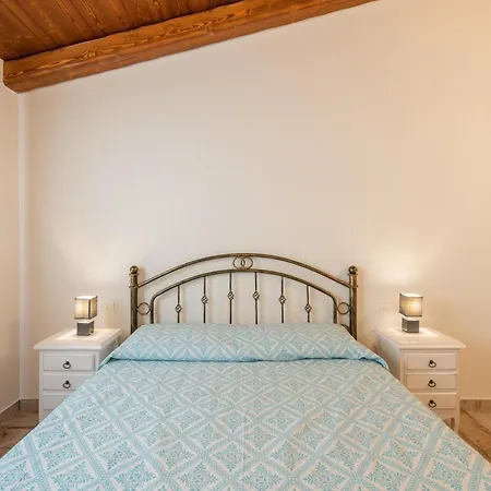 Semesterbostad Mattia House *